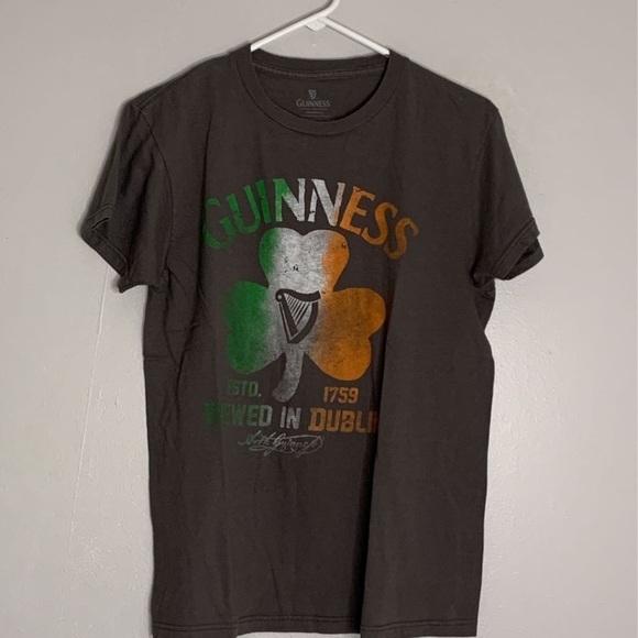 Guinness T-Shirt Irish Shamrock Logo Crewneck short sleeve tee small unisex - Picture 1 of 4
